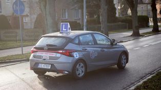 Nadchodzą nowe regulacje dla młodych. 17-latkowie będą mogli prowadzić