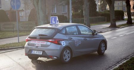 Nadchodzą nowe regulacje dla młodych. 17-latkowie będą mogli prowadzić