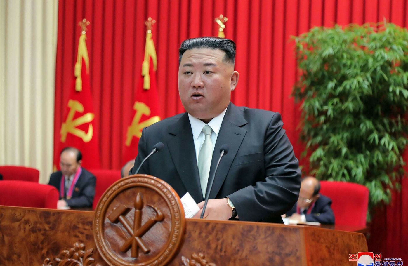 arch52
This picture taken on October 17, 2022 released by North Korea's official Korean Central News Agency (KCNA) on October 18 shows North Korean leader Kim Jong Un delivering a speech at the Central Academy of the Workers' Party of Korea in Pyongyang. (Photo by KCNA VIA KNS / AFP) / - South Korea OUT / ---EDITORS NOTE--- RESTRICTED TO EDITORIAL USE - MANDATORY CREDIT "AFP PHOTO/KCNA VIA KNS" - NO MARKETING NO ADVERTISING CAMPAIGNS - DISTRIBUTED AS A SERVICE TO CLIENTS
THIS PICTURE WAS MADE AVAILABLE BY A THIRD PARTY. AFP CAN NOT INDEPENDENTLY VERIFY THE AUTHENTICITY, LOCATION, DATE AND CONTENT OF THIS IMAGE. /
STR