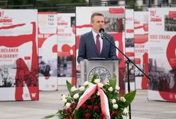 Warszawa. Otwarcie wystawy "TU rodziła się Solidarność" na pl. Piłsudskiego