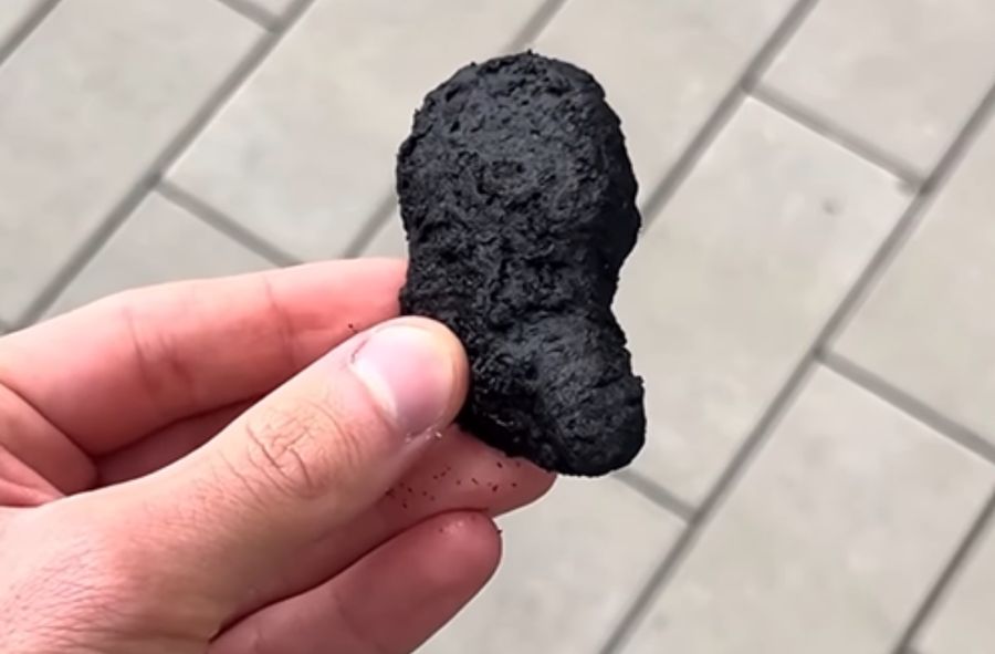 Żabka sprzedaje spalone nuggetsy? Test halloweenowej nowości