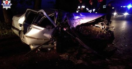 Stara Rokitnia: VW uderzył w drzewo. Za kierownicą pijana 18-latka