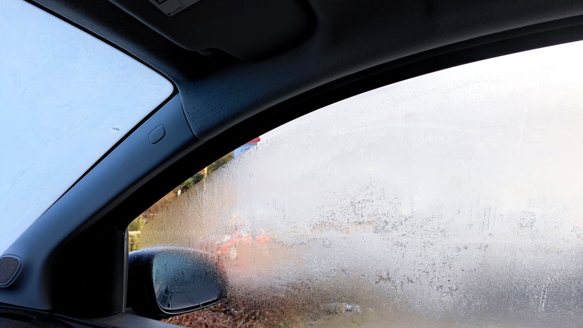 Co zrobić, by szyby w aucie nie parowały?