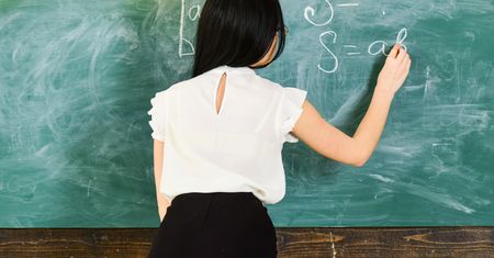 Wysłała intymne zdjęcia uczniowi. Nauczycielka z UK miała duże problemy