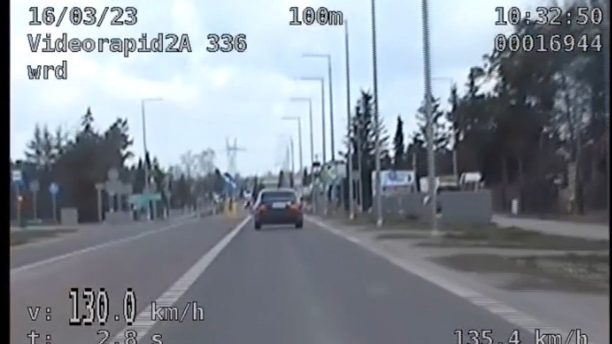 Kierowca mercedesa pędził z prędkością 130 km/h po ul. Abramowickiej
