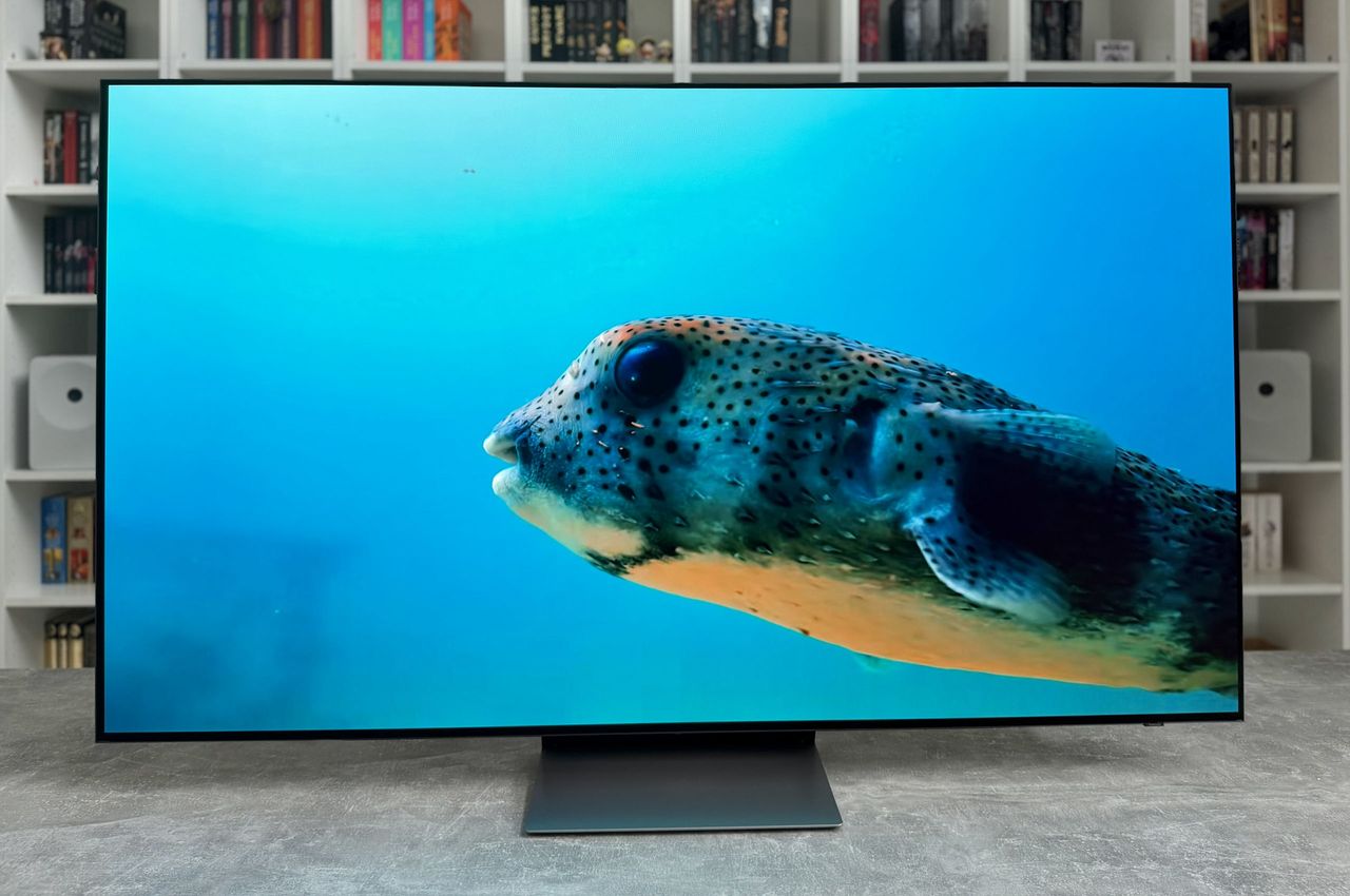 Samsung OLED S90H - gradient jasnych kolorów.