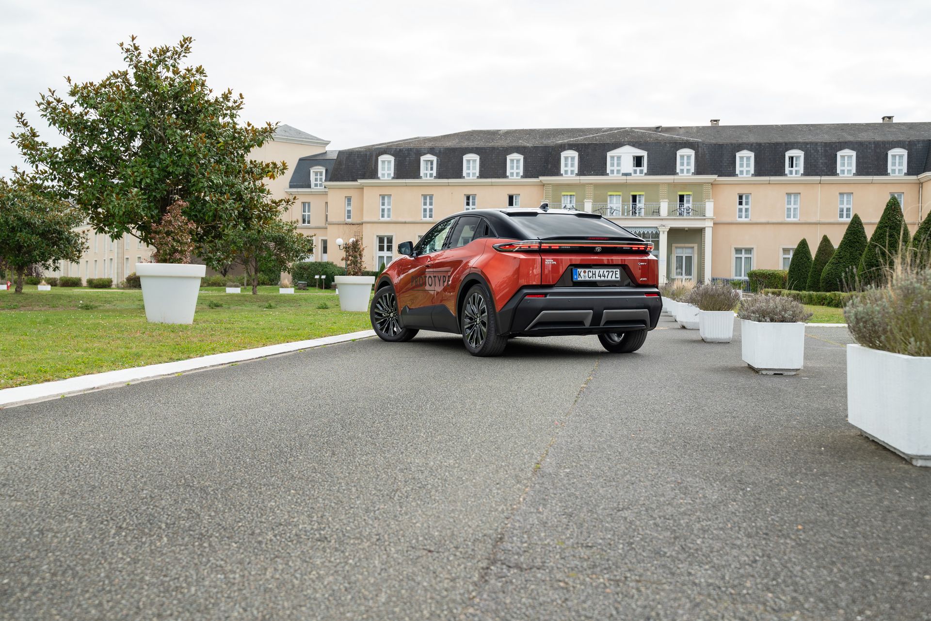 Pierwsza jazda prototypową Toyotą C-HR+ - Japończycy odrobili lekcje