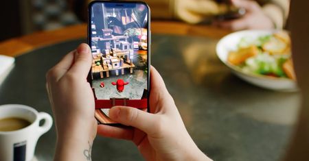 "Angry Birds AR: Isle of Pigs" do pobrania. Wściekłe ptaki wkraczają w rozszerzoną rzeczywistość