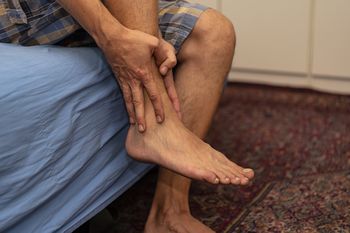 Widać go i czuć. Pierwszy objaw zapalenia stawów