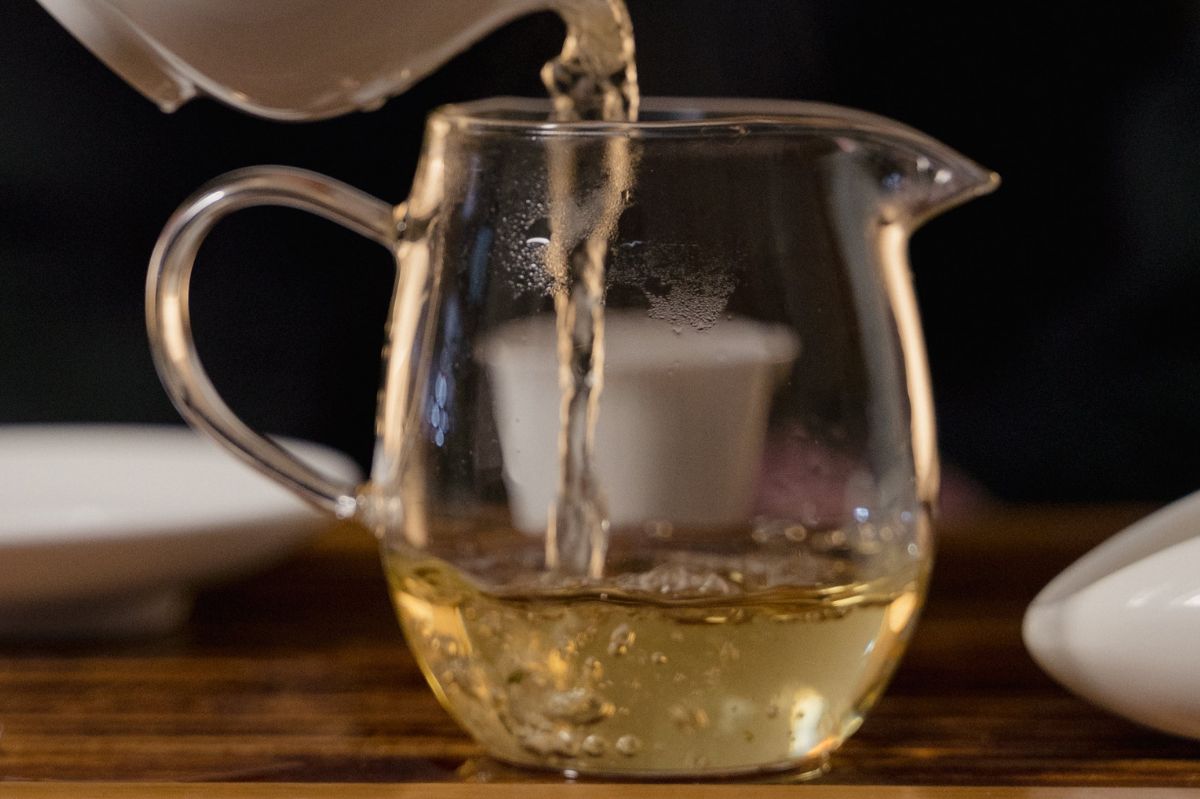 The benefits of choosing green tea over coffee in the morning