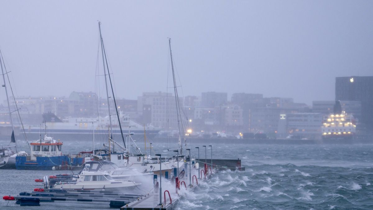 Archiwum zagraniczne East News 2024-02
Boats in the harbour of Bod�, Northern Norway, during extreme weather, Thursday, Feb. 1, 2024. Residents of central Norway awoke to scenes of havoc and homes without power Thursday, following the country's most powerful storm in more than three decades. (Per-Inge Johnsen/NTB Scanpix via AP)
Per-Inge Johnsen