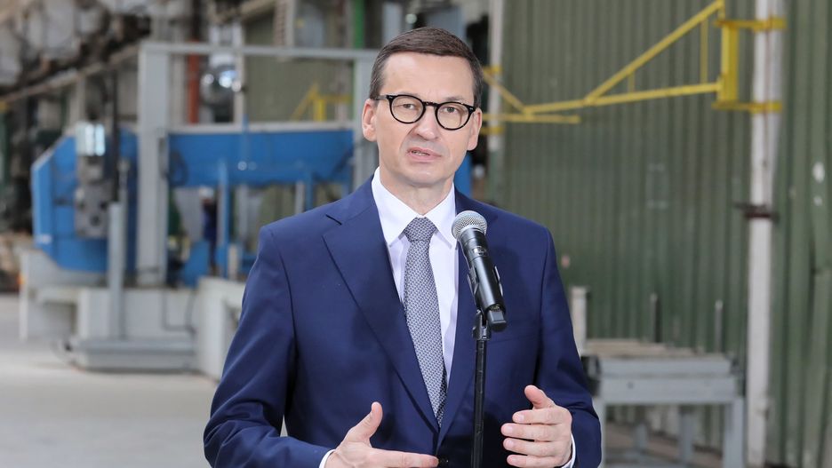 Sochaczew, 02.06.2021. Premier Mateusz Morawiecki podczas konferencji prasowej po wizycie w zakładach ENERGOP w Sochaczewie, 2 bm. Trwa wizyta szefa rządu w województwie mazowieckim. (mr) PAP/Paweł Supernak