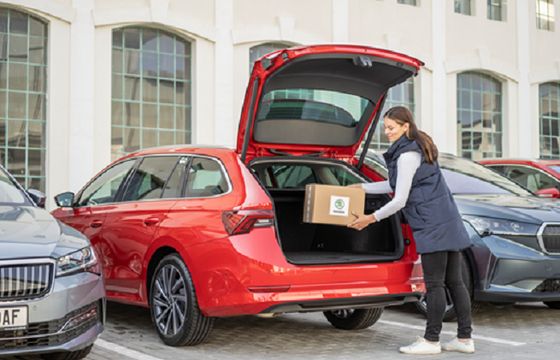 Škoda testuje usługę Car Access umożliwiającą dostawę kurierską wprost do samochodu