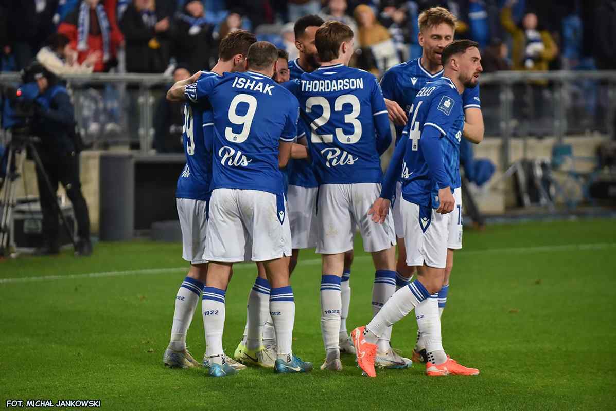 Lech Poznań pewnie pokonuje Widzew Łódź – popis Afonso Sousy
