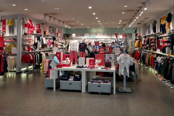 Upada francuska sieć odzieżowa. Miała 25 sklepów w Polsce