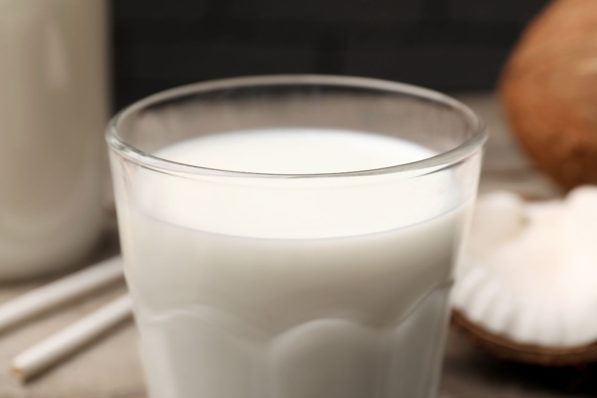 Jest zdrowsze od krowiego mleka. Zrobisz je w domu w prosty sposób