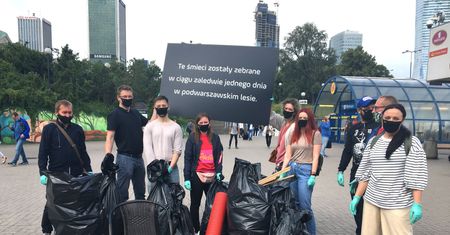 Warszawa. Sterta śmieci przy metrze Centrum. Znamy sprawcę!