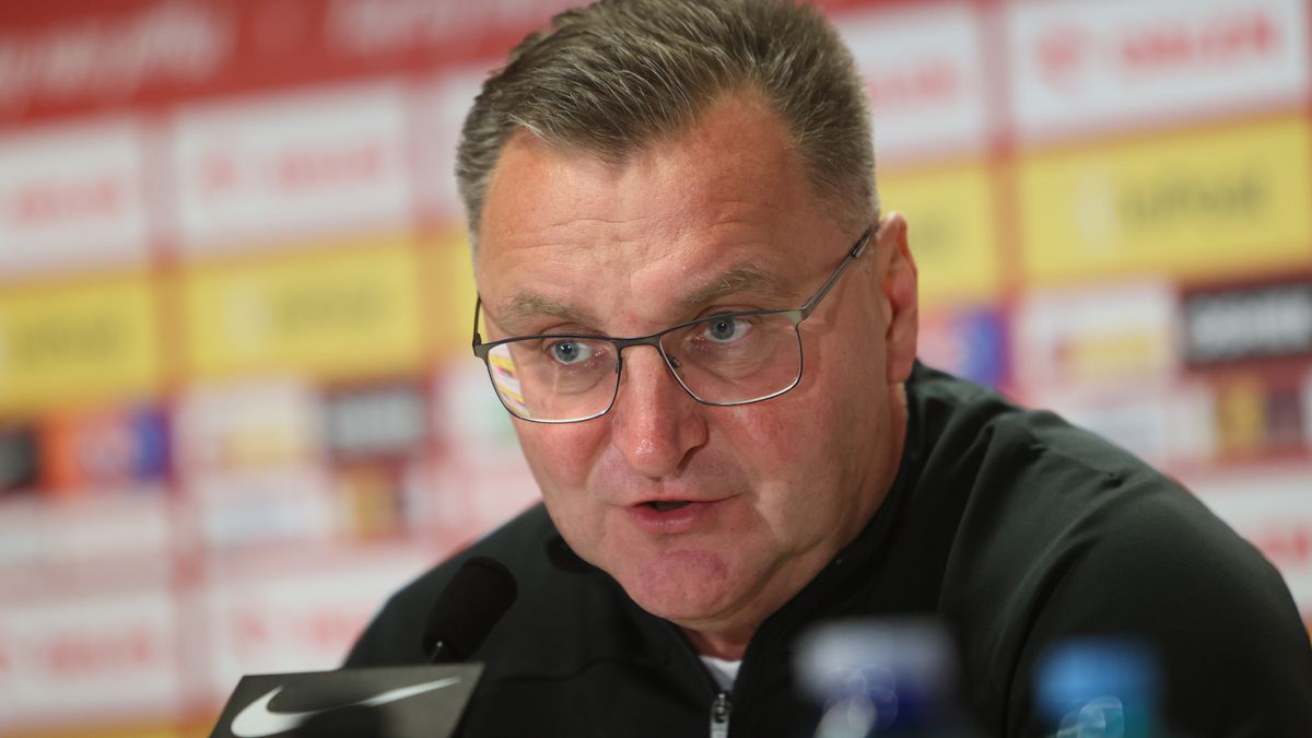 Warszawa, 15.11.2022. Trener piłkarskiej reprezentacji Polski Czesław Michniewicz podczas konferencji prasowej w Warszawie, 15 bm. Polacy przygotowują się do jutrzejszego meczu towarzyskiego z Chile. (gj) PAP/Leszek Szymański