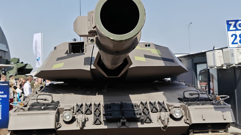 Hybryda Pantery z Leopardem 2A4 z armatą kal. 120 mm.