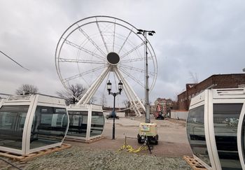 Kolos rośnie w polskim mieście. Już zamontowano "serce" atrakcji
