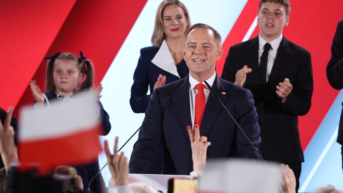 WARSAW, POLAND - JUNE 01: Karol Nawrocki, presidential candidate of the Law and Justice Party (PiS), stands on stage with his wife Marta and their children as he speaks to supporters following the Polish presidential runoff election on June 01, 2025 in Warsaw, Poland. Today's election is a closely contested race between Nawrocki and Rafal Trzaskowski, the liberal mayor of Warsaw who is supported by Prime Minister Donald Tusk. The election is seen as a test of whether the government, with its centrist parliamentary coalition, can overcome the right-wing populism embodied by PiS. (Photo by Sean Gallup/Getty Images)