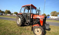 Nie żyje rolnik. Mężczyzna zginął pod kołami prowadzonego przez siebie ciągnika