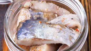 Nie moczę śledzi w mleku ani wodzie. Inny płyn to strzał w dziesiątkę