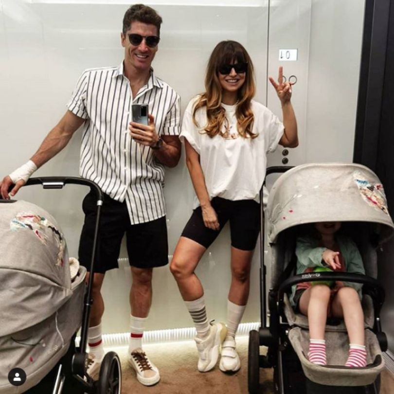 Anna i Robert Lewandowscy pochwalili się wózkami w sieci 