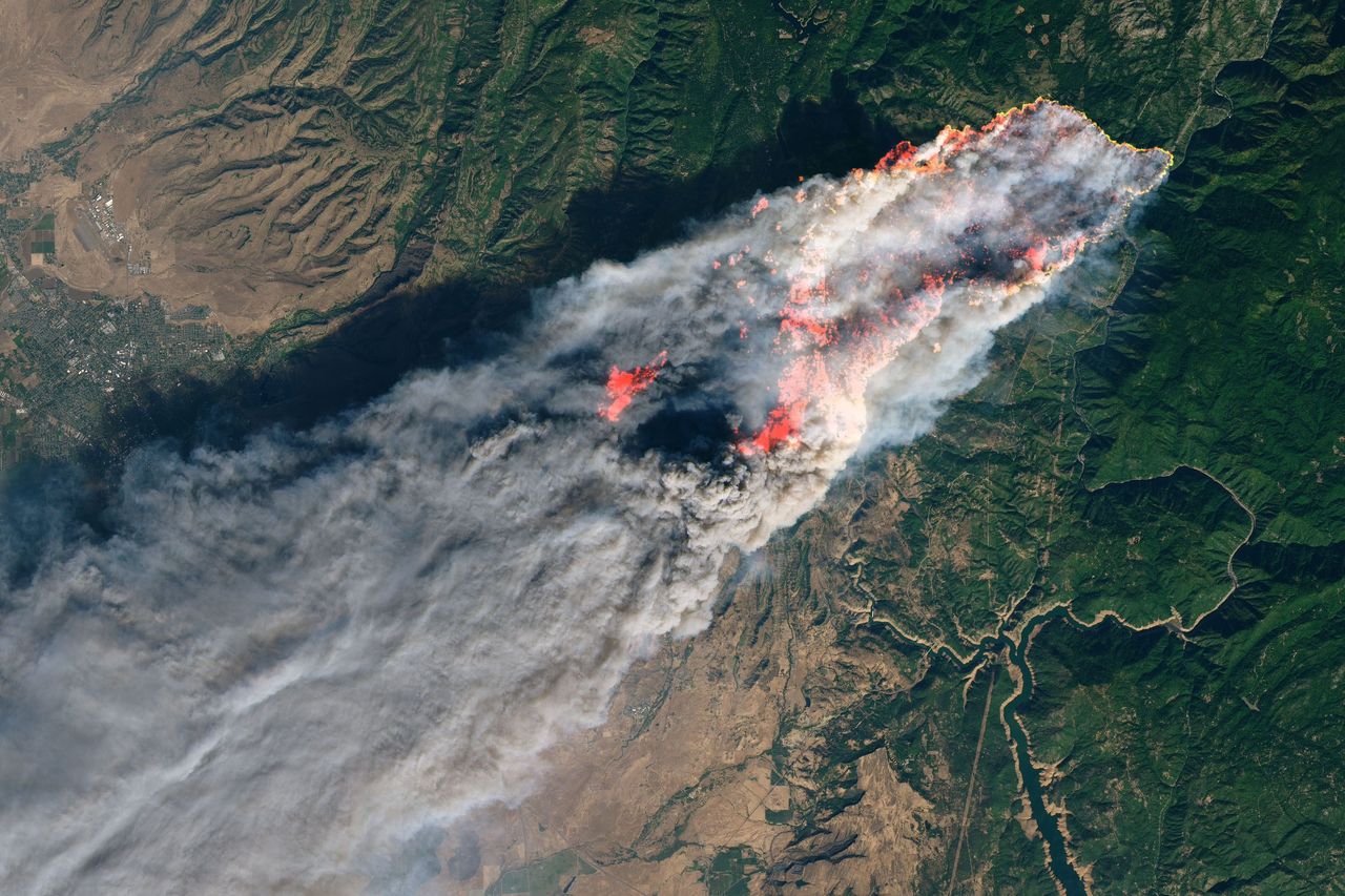 Śmiercionośne pożary w Kalifornii na zdjęciach NASA
