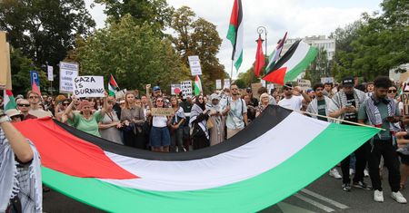 Marsz dla Palestyny. 1500 osób przeszło ulicami Warszawy