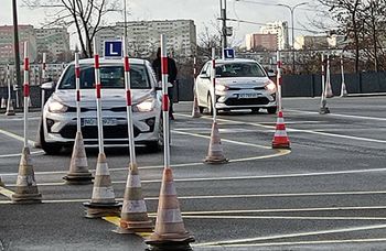 Egzamin na prawo jazdy. Rząd planuje mniej pytań i koniec obowiązkowego placu