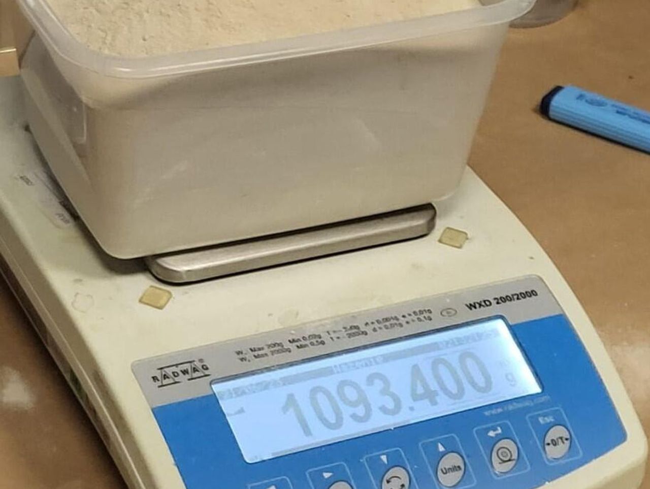 Wrócił do domu, a tam kryminalni. Kompletnie zaskoczyli 25-latka, który miał kilogram amfetaminy