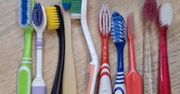 Nie kupuj tych szczoteczek. "Nadają się tylko do mycia fug"