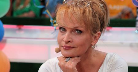 Adrianna Biedrzyńska walczy o przetrwanie. Sprzedaje swetry, które robi na drutach