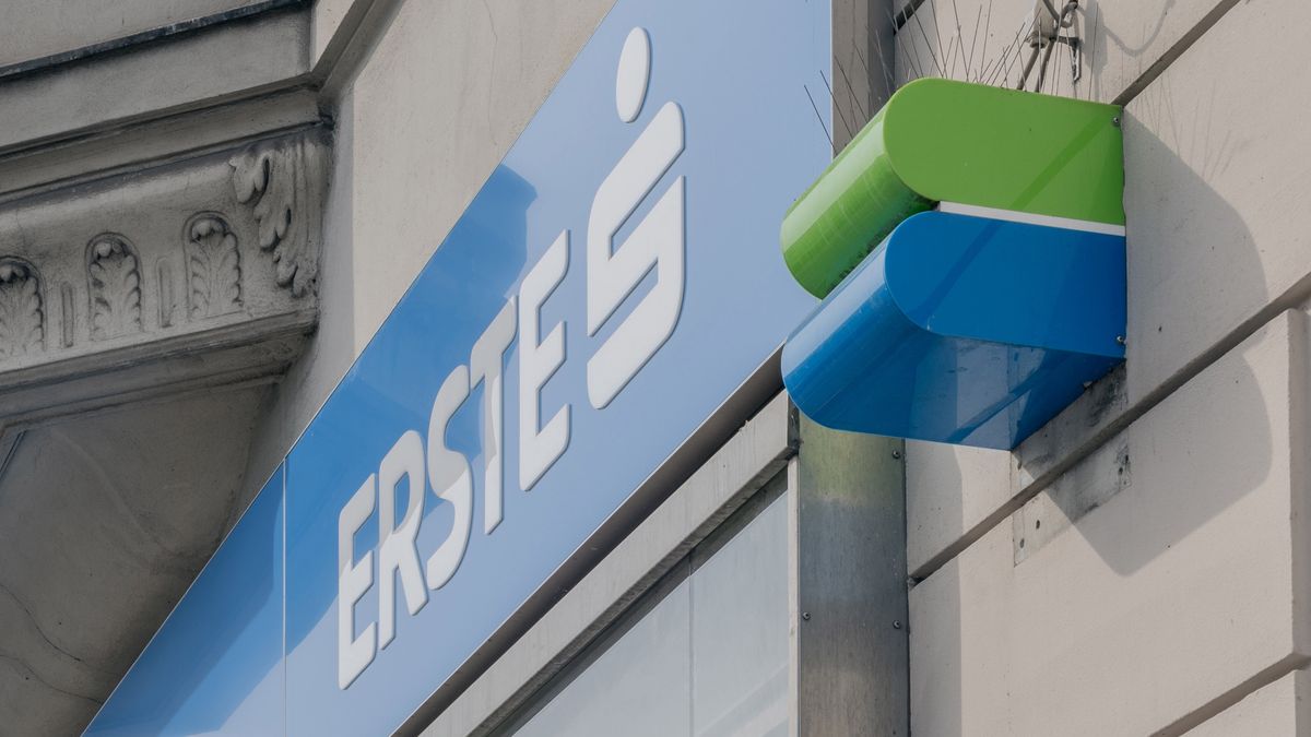 A logo outside an Erste Group Bank AG branch in Vienna, Austria, on Wednesday, Feb. 28, 2024. Erste Bank report earnings on Feb. 29. Photographer: Michaela Nagyidaiova/Bloomberg via Getty Images
