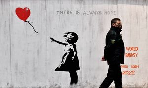 Przez lata UKRYWAŁ swoją tożsamość. Odkryto, kto kryje się pod pseudonimem Banksy? Reuters przedstawia dowody