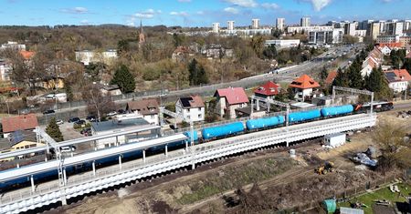 Wykoleiła się cysterna z amoniakiem. Transporty kolejowe z Polic wstrzymane