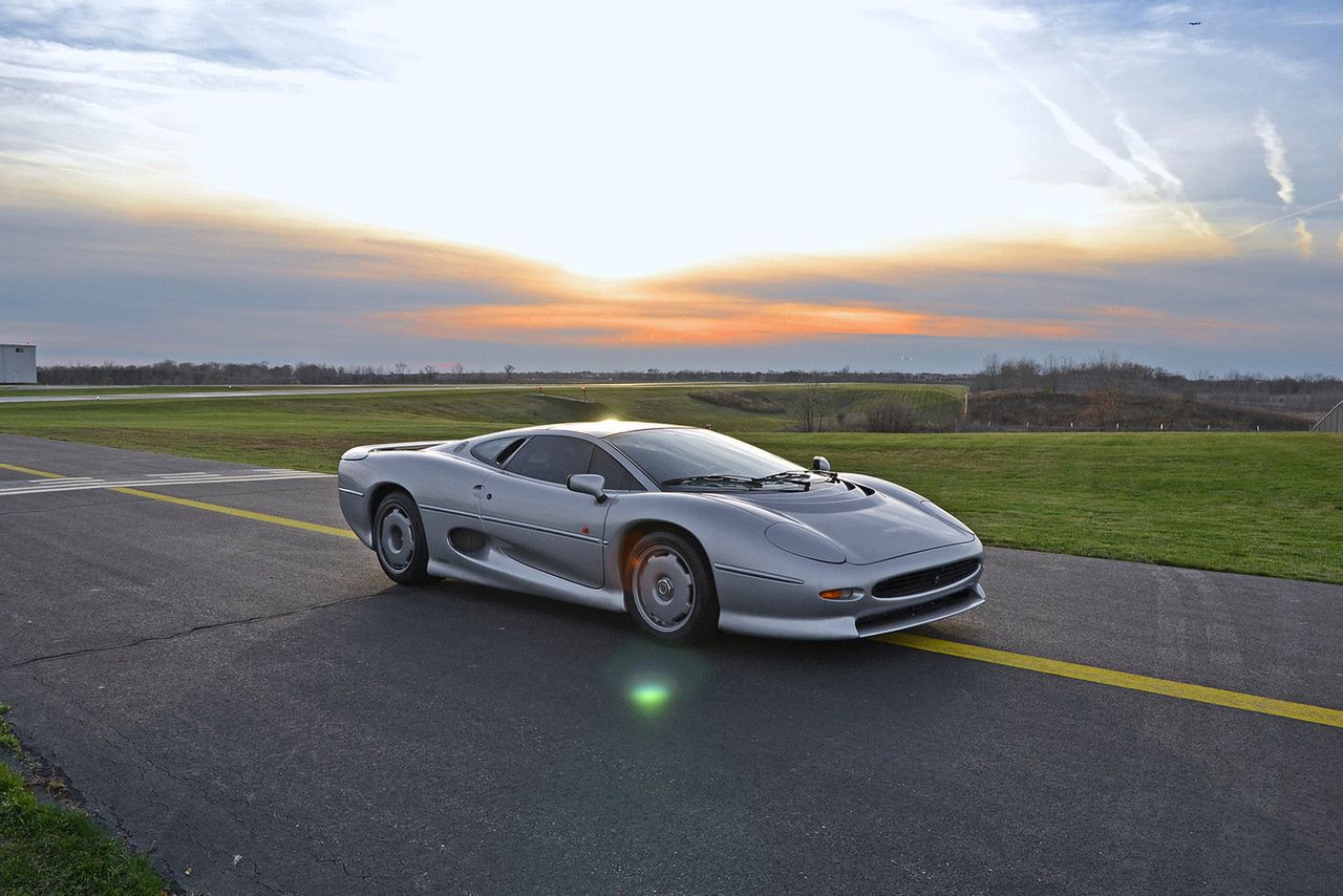 Jaguar XJ220