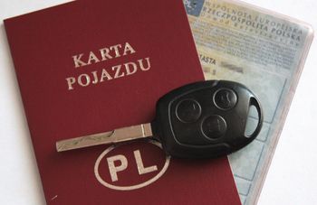 Używane auto z długiem. Historia Pojazdu cię nie ostrzeże, a wszystko przez dziurawe prawo