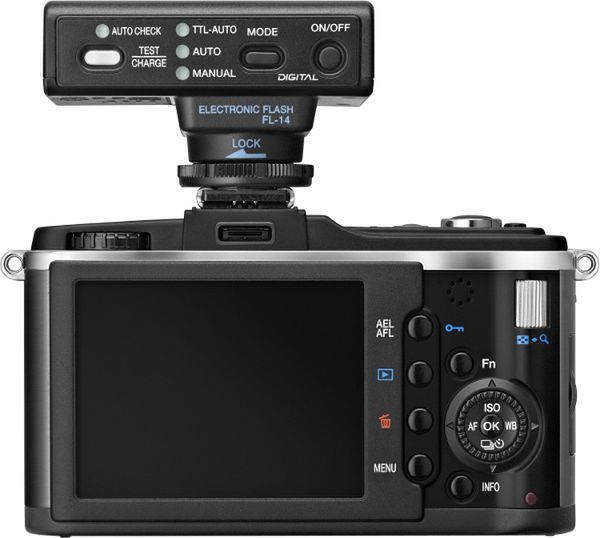 Olympus E-P2 Special Black Edition - elegancka czerń 1