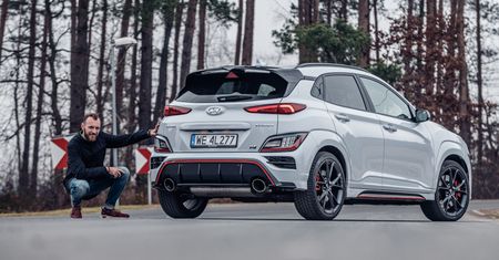 Test: Hyundai Kona N strzela z rur, zieje ogniem i przejeżdża zakręty na trzech kołach