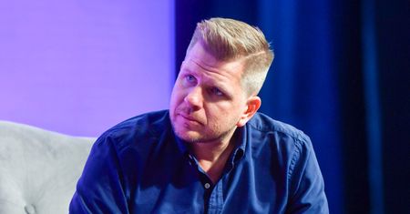 Fundacja Filipa Chajzera nie wypłaciła śmiertelnie choremu chłopcu setek tysięcy. Prezenter zabrał głos