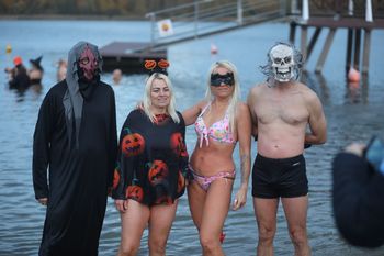 Dąbrowa Górnicza: Pogoria Morsuje rozpoczęła sezon. W duchu Halloween