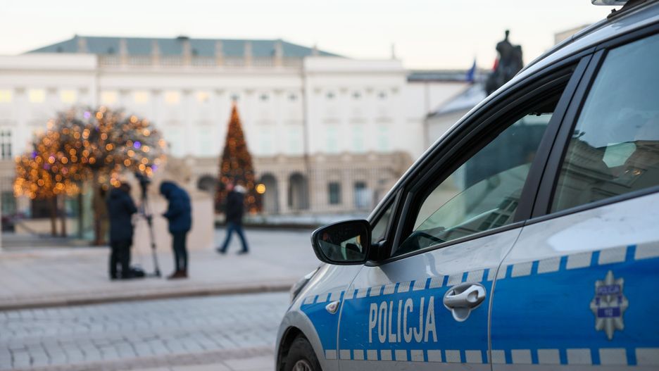 Policjanci przed zatrzymaniem Mariusza Kamińskiego i Macieja Wąsika obserwowali pomieszczenia w Pałacu Prezydenckim