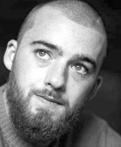 "Zasnął na swoim biurku". Matka nie wierzy w samobójstwo aktora