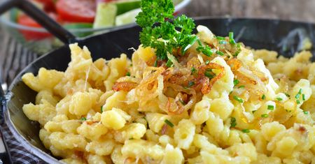 Prostsze niż pierogi, smaczniejsze niż makaron. Poznaj przepis na spaetzle