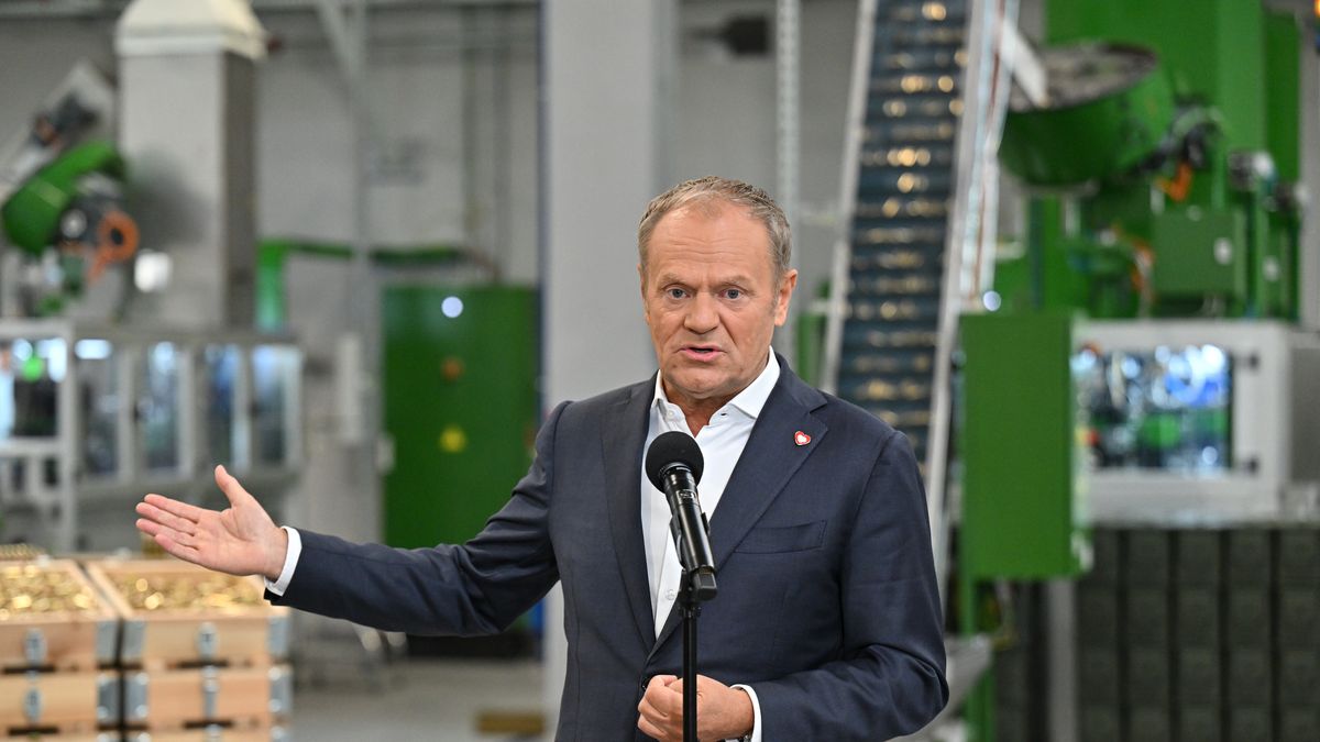 Donald Tusk
Skar�ysko Kamienna, 13.06.2025. Premier Donald Tusk podczas konferencji prasowej nt. otwarcia hali produkcyjnej zak�ad�w Mesko S.A. w Skar�ysku-Kamiennej, 13 bm. Budowa hali by�a jednym z etap�w inwestycji "Projekt 400". (sko) PAP/Piotr Polak
Piotr Polak
armia, bran�a zbrojeniowa, bro�, militarna, otwarcie hali, polityk, polityka, producent amunicji, produkcja, produkcja zbrojeniowa, Projekt 400, przemys� obronny, przemys� zbrojeniowy, sp�ka zbrojeniowa MESKO S.A., wojsko, wojskowa, wsp�praca, wsp�praca wosjkowa, zak�ady, zak�ady zbrojeniowe, zbrojeniowe, zbrojeniowy