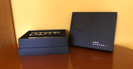 Radeon VII – rozpakowanie. Najnowsza karta graficzna AMD już w dobrychprogramach