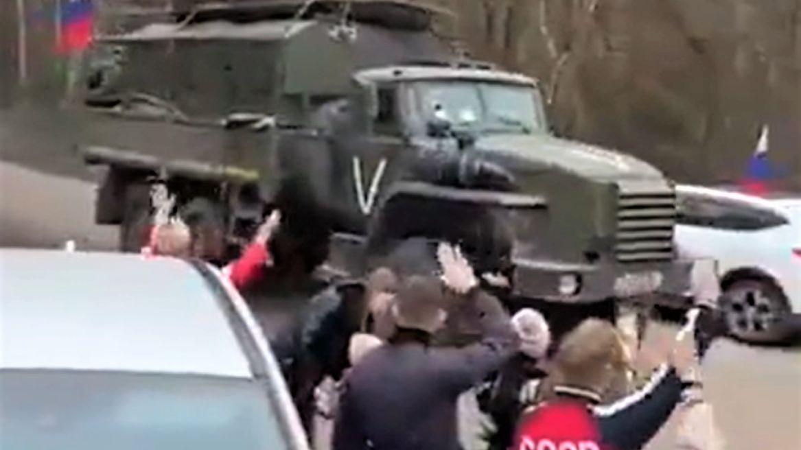 Rosjanie uroczyście pożegnali żołnierzy jadących do Ukrainy 