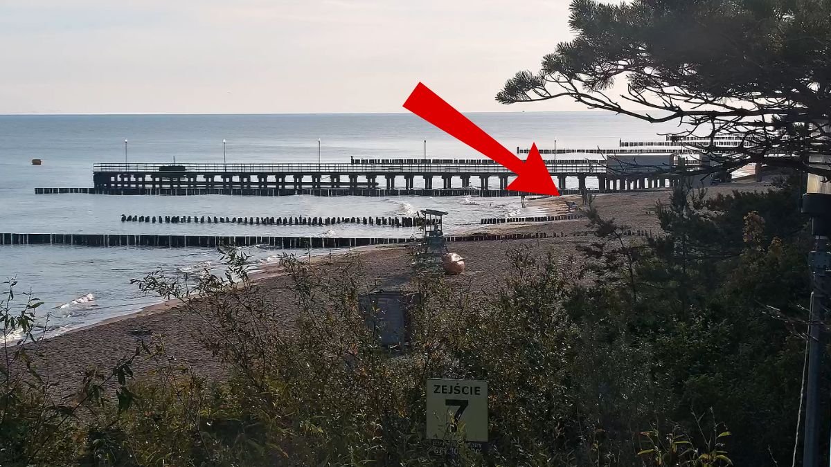 Już o poranku ludzie pojawili się na plaży w Ustroniu Morskim.